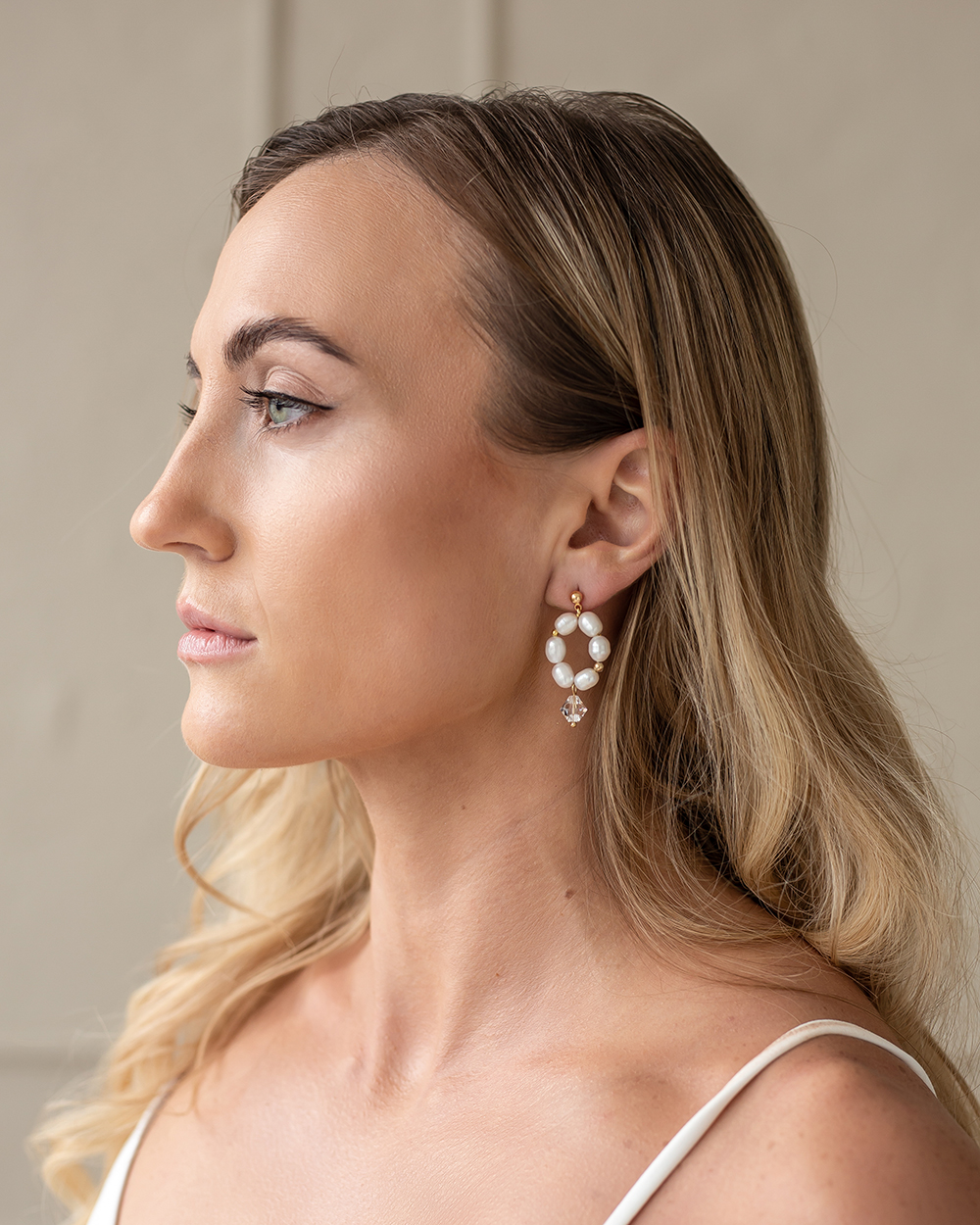 Kabantys auskarai su perlais ir Swarovski kristalais