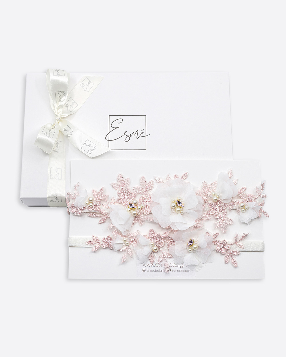 Keliaraištis su rožiniais nėriniais ir šifono gėlėmis