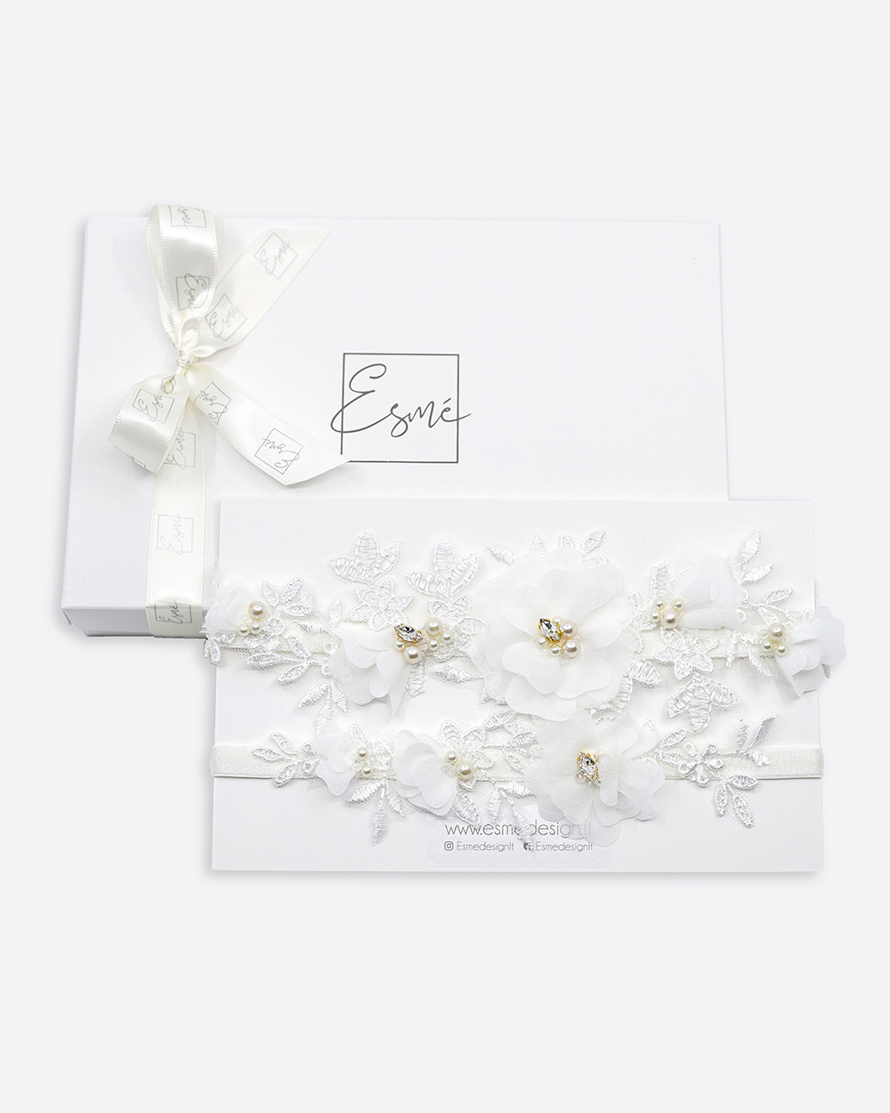 Keliaraištis su nėriniais ir šifono gėlėmis