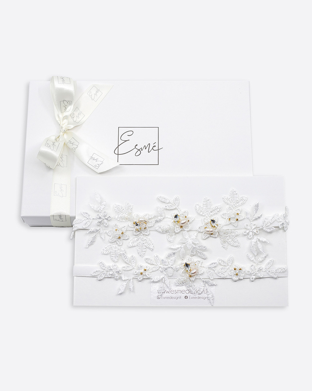 Gėlėtų nėrinių keliaraištis su perlais ir kristalais