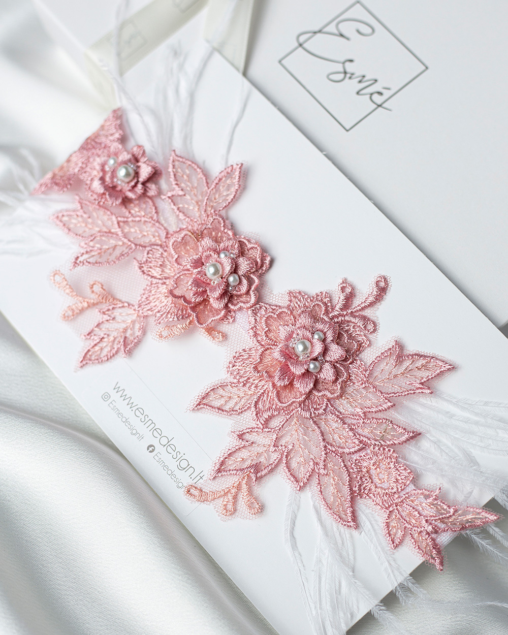 Keliaraištis su plunksnomis, Dusty Pink