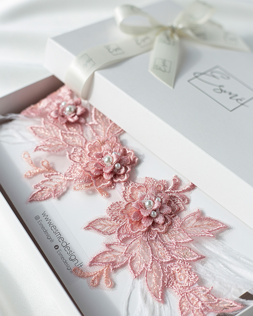 Keliaraištis su plunksnomis, Dusty Pink