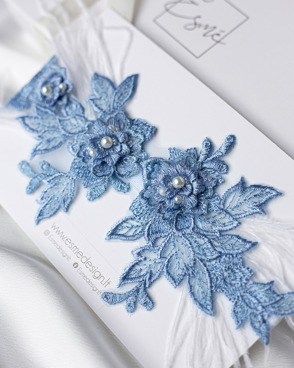 Keliaraištis su plunksnomis, Dusty Blue