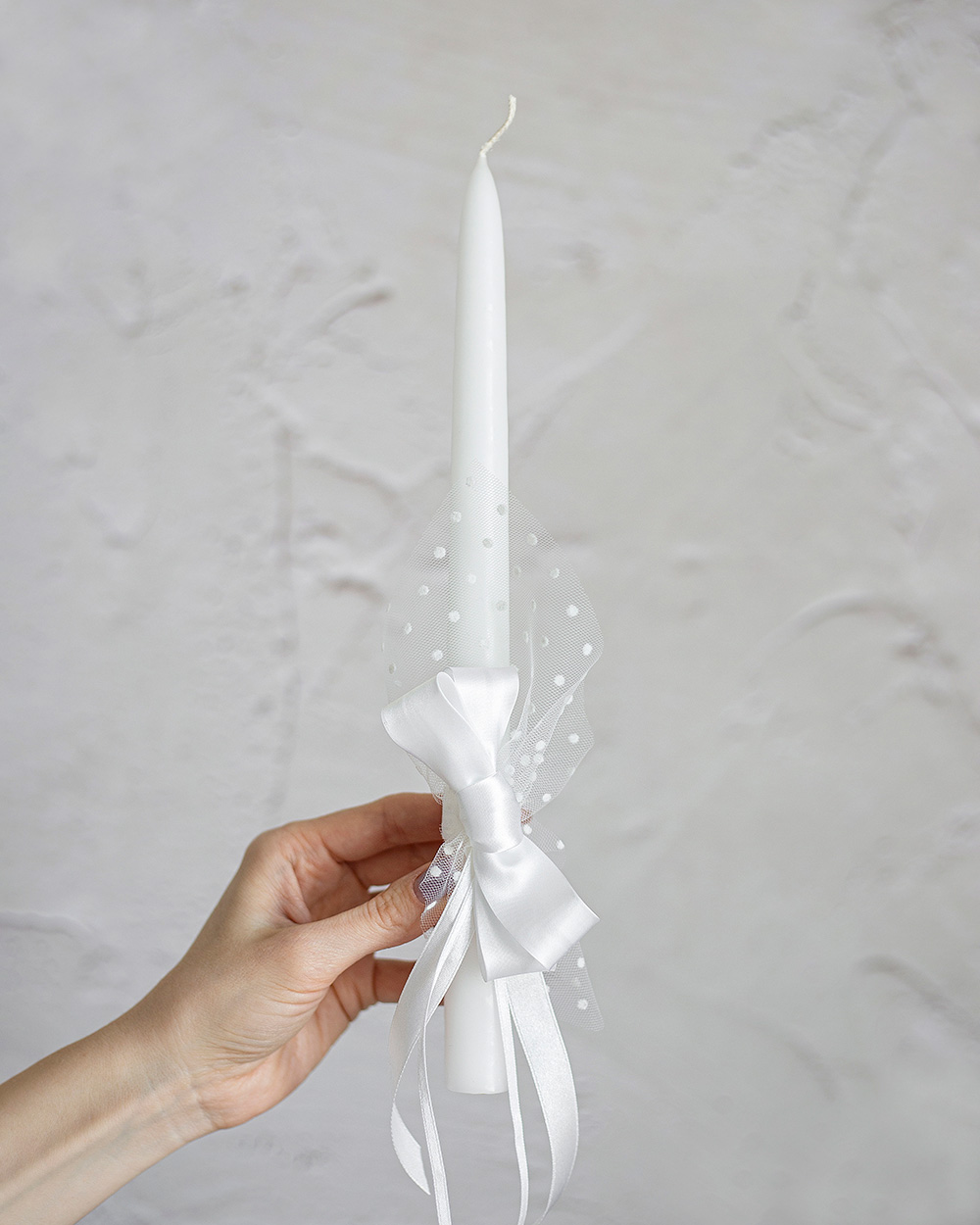 Krikšto žvakės ir galvajuostės rinkinys su taškuotu tiuliu