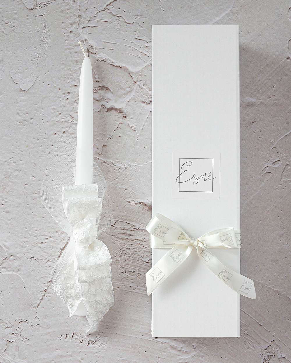 Krikšto žvakė su gėlėtu kaspinu