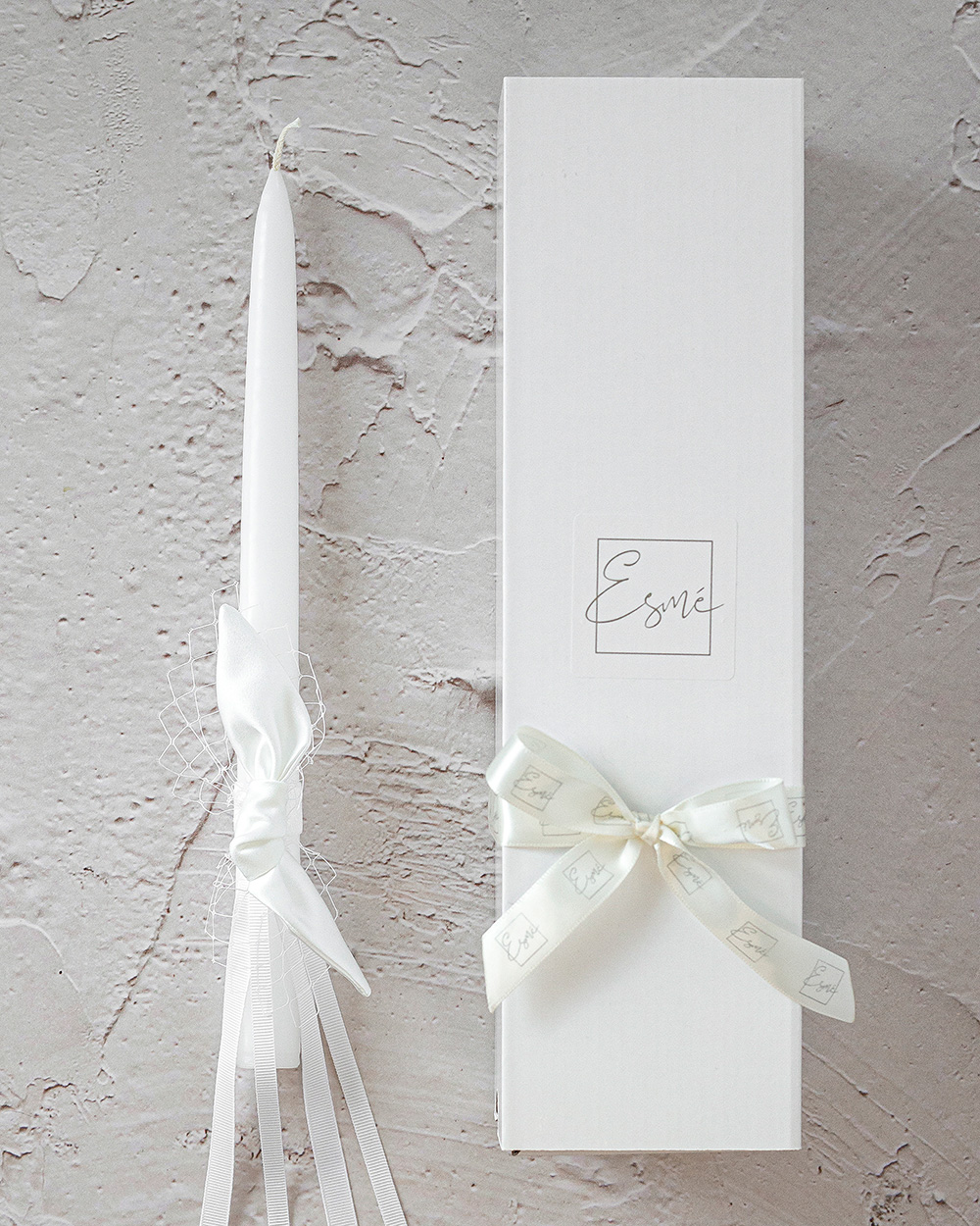 Krikšto žvakė su satino mazgeliu