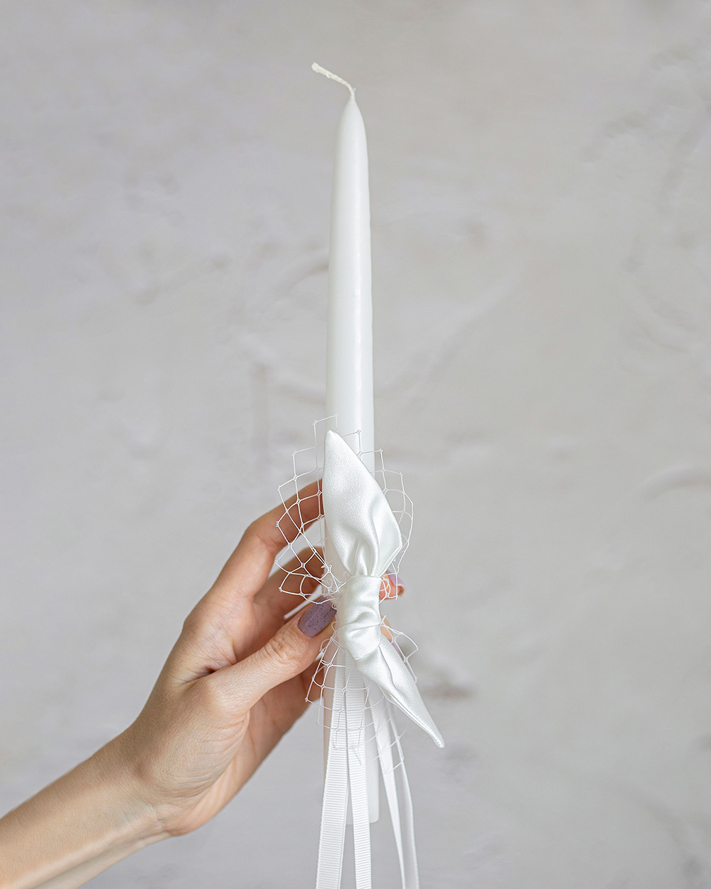 Krikšto žvakė su satino mazgeliu