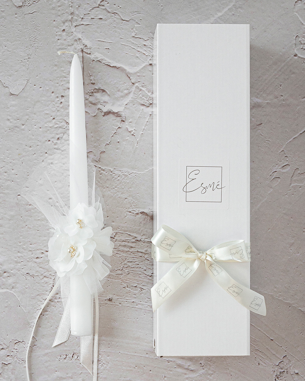 Krikšto žvakė su gėlėmis