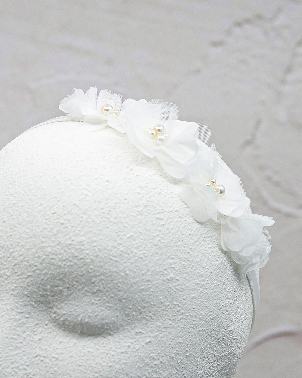 Galvajuostė su šifono gėlėmis