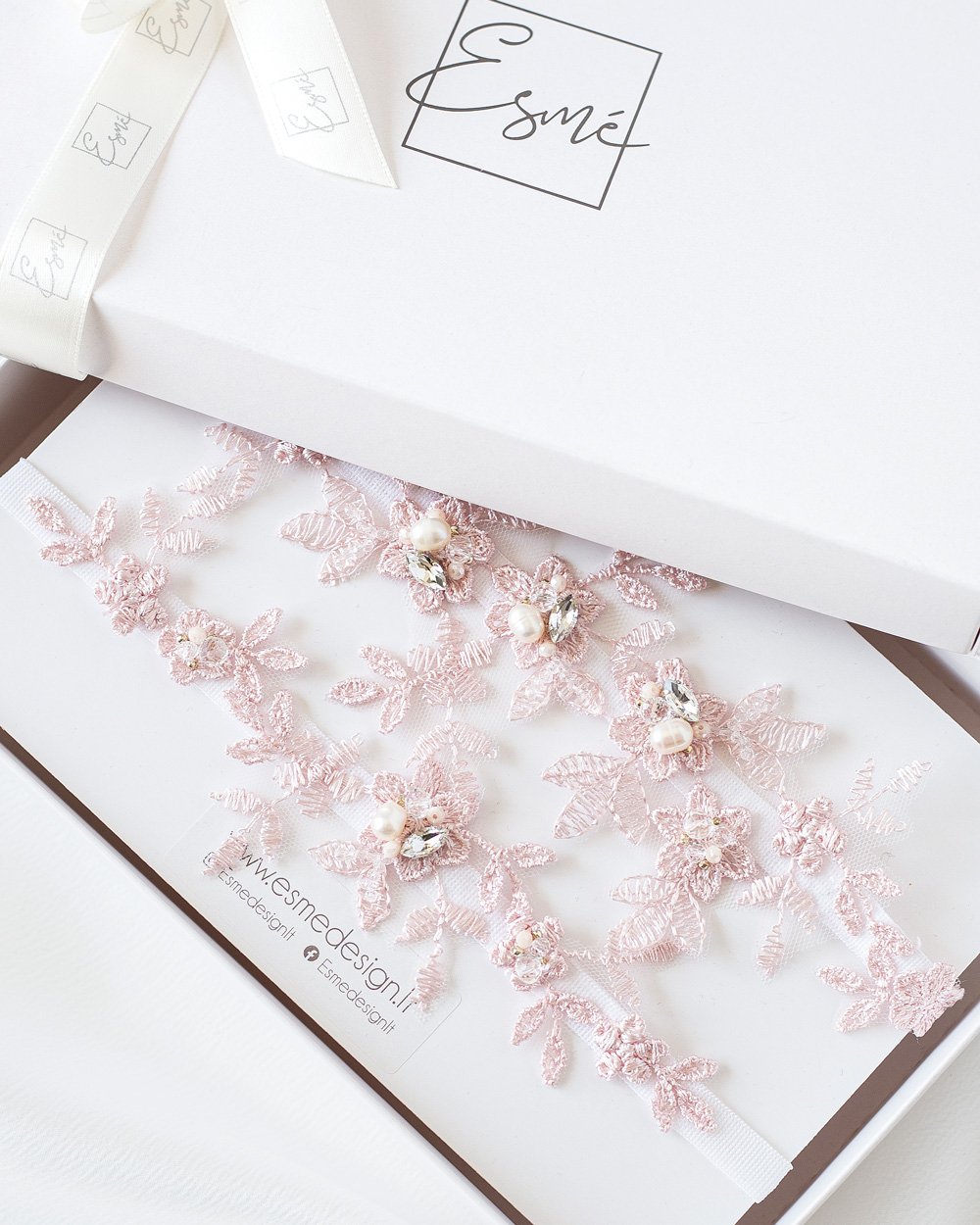 Gėlėtų nėrinių keliaraištis su perlais ir kristalais, Rožinis