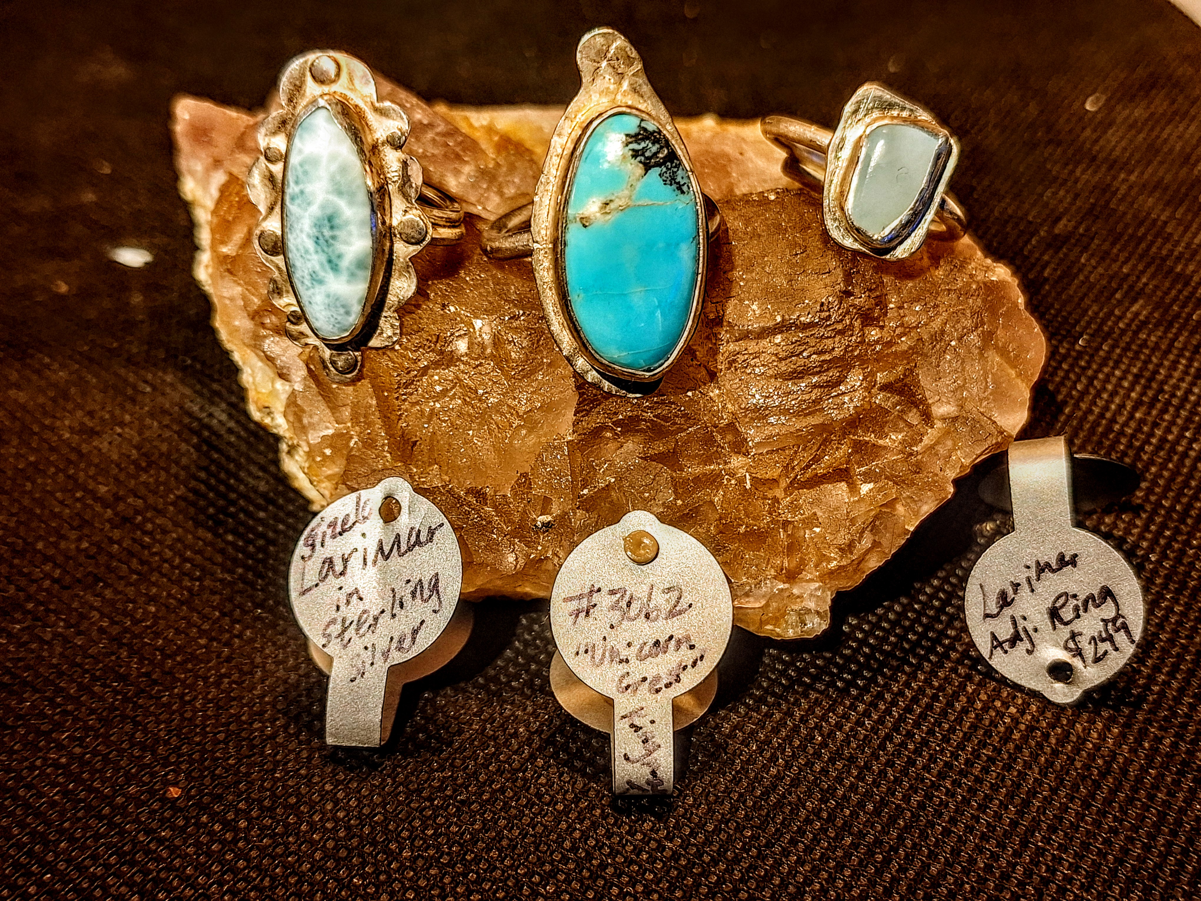 Size 8.15 "Unicorn Crest" Kingman Turquoise (1" x 0.5" Cab) in .925 Sterling Silver Ring with single round 12-gauge wire ring shank