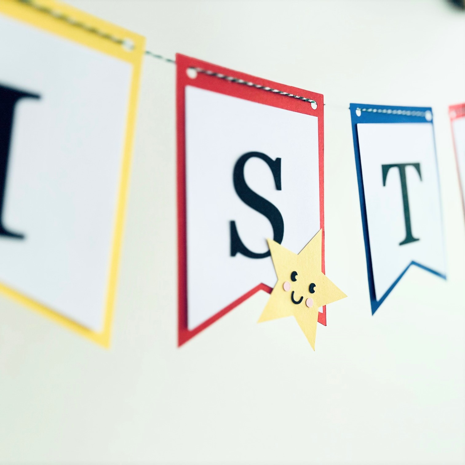 Popierinė girlianda "Išleistuvės"