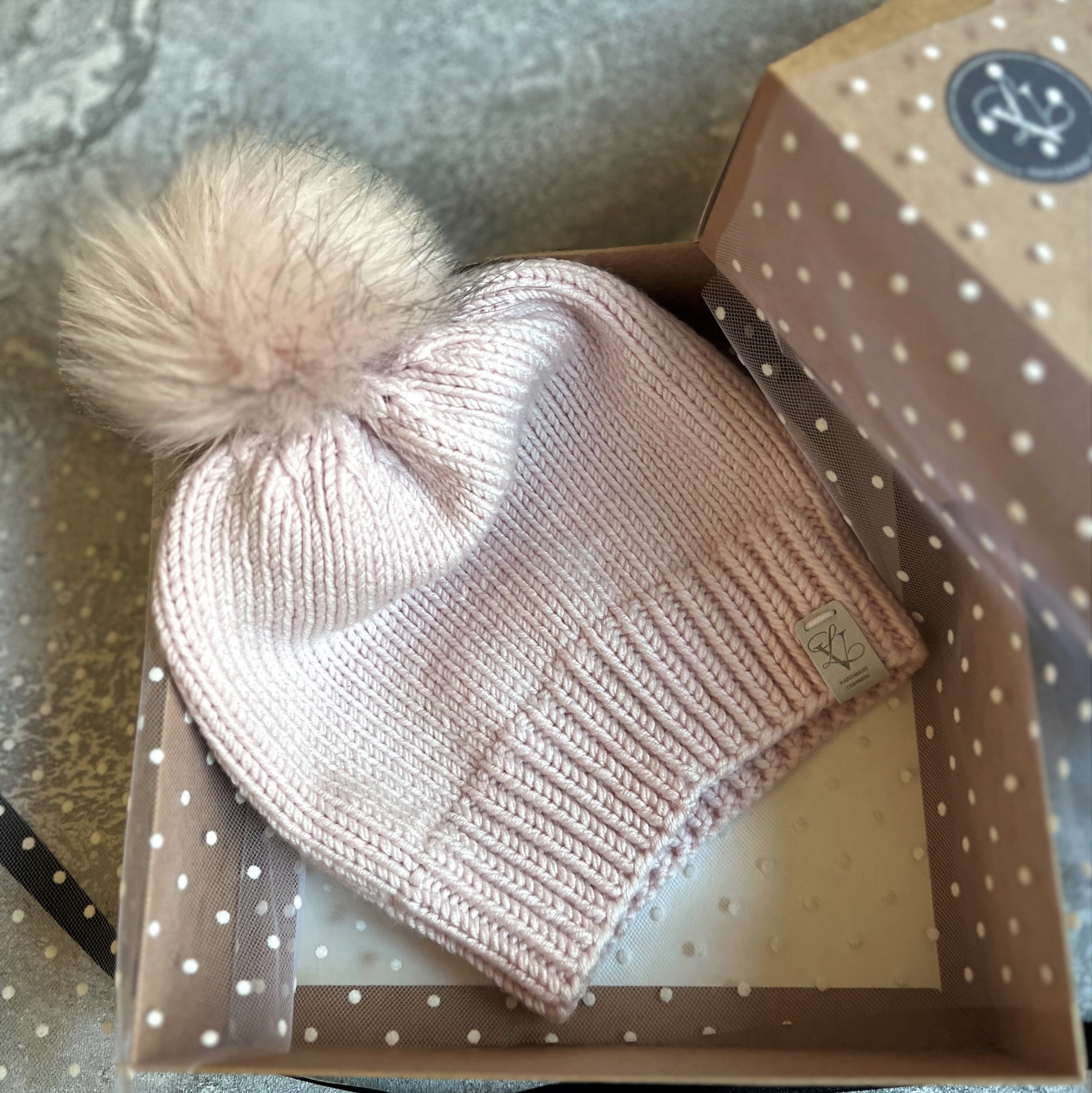 Merino vilnos kepurė su mažu bumbulu