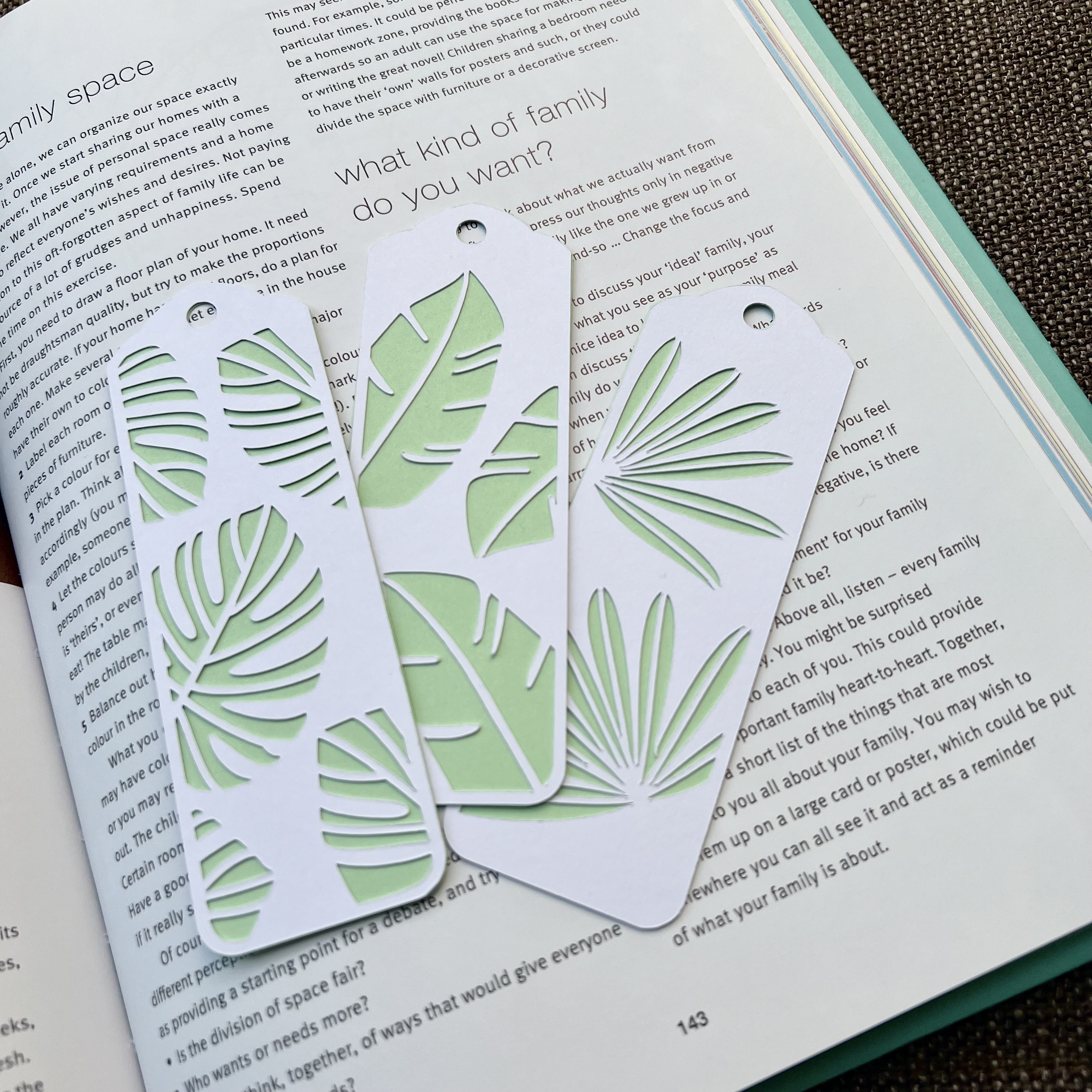 Knygų skirtukų rinkinys "Lapai"