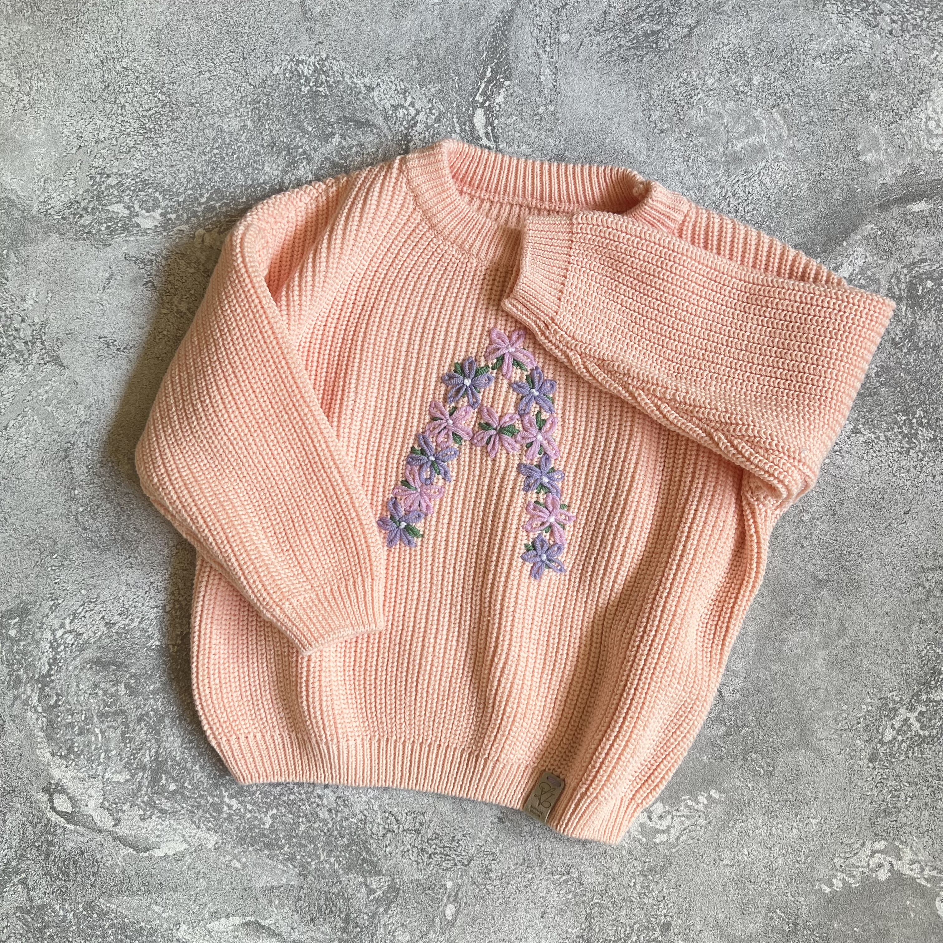 Siuvinėtas megztinis