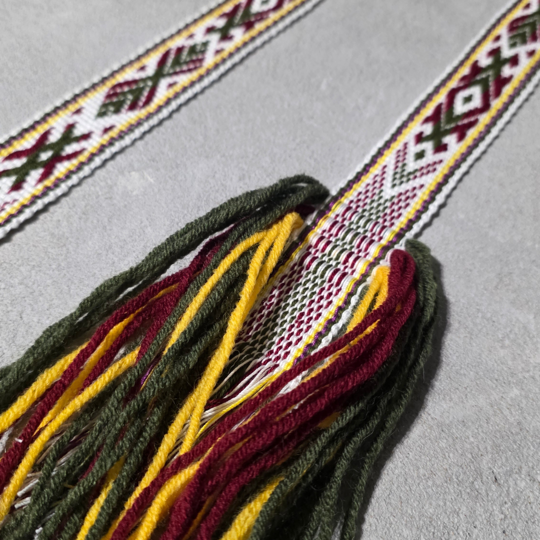 Tautinė juosta Protėvių ženklai