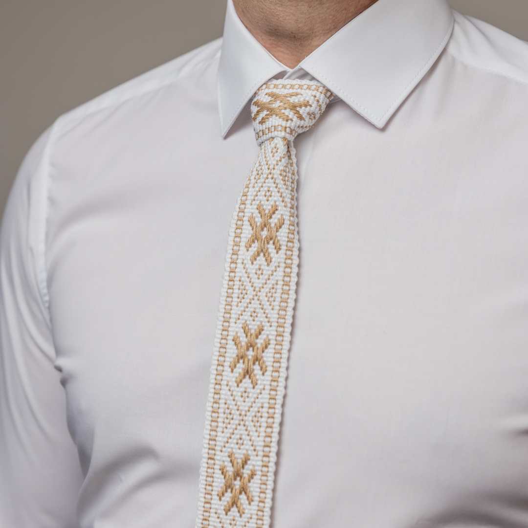 Baltas kaklaraištis