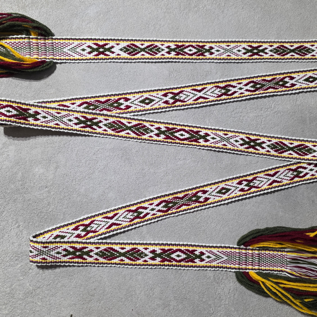 Tautinė juosta Protėvių ženklai