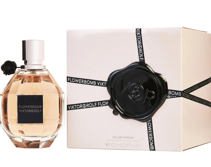 Decorative Black Lantern and Flowerbomb Parfum Gift Set