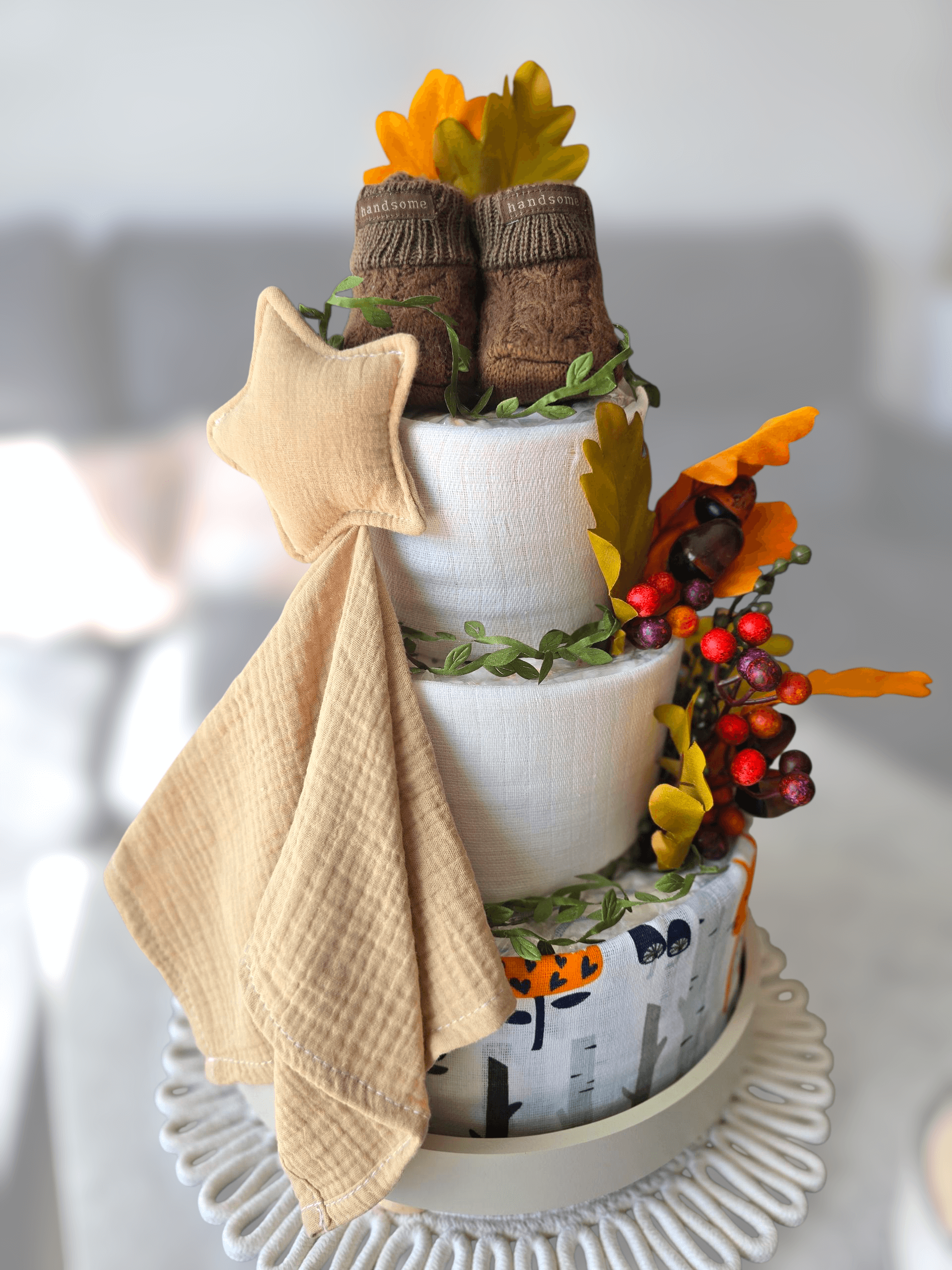 Trijų aukštų sauskelnių tortas "Ąžuolas"