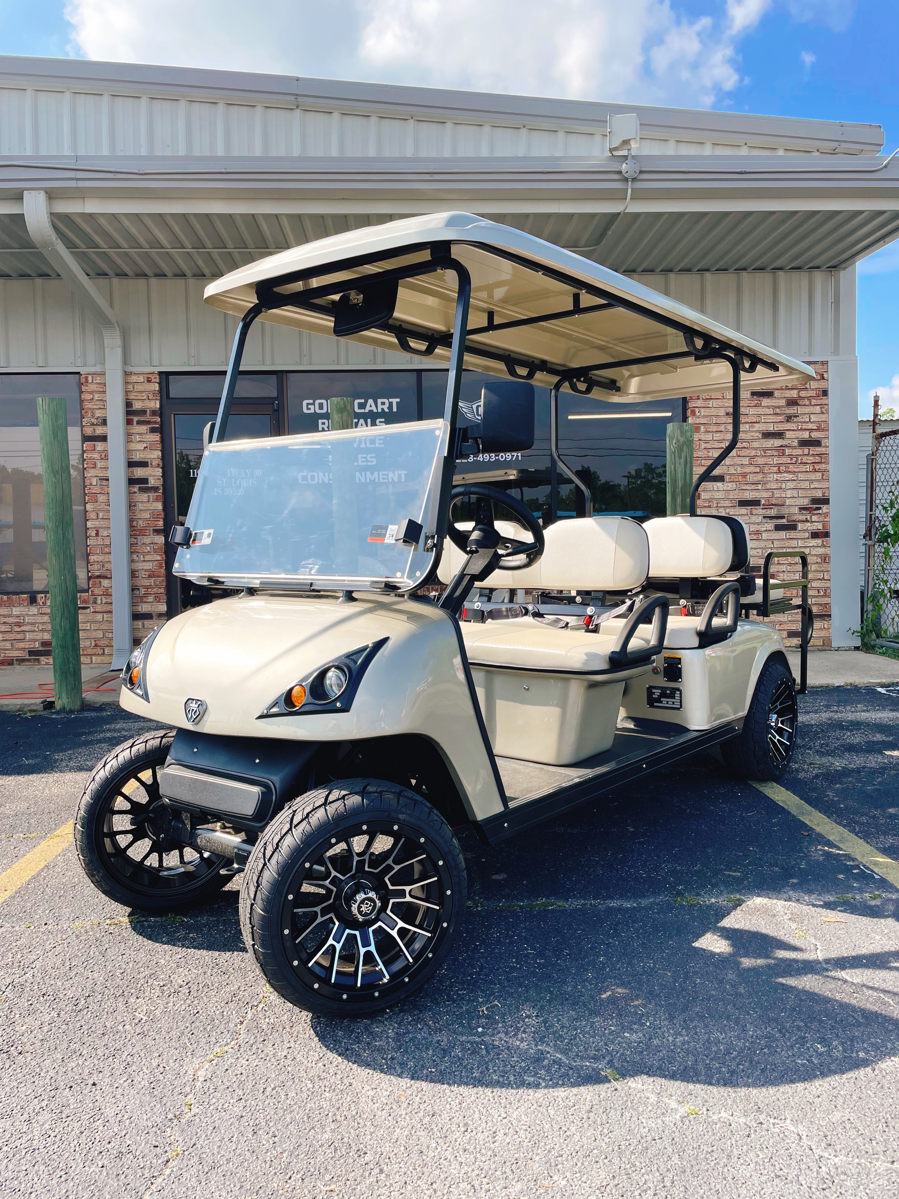 2022 Royal EV Monarch 6 Seater Lithium