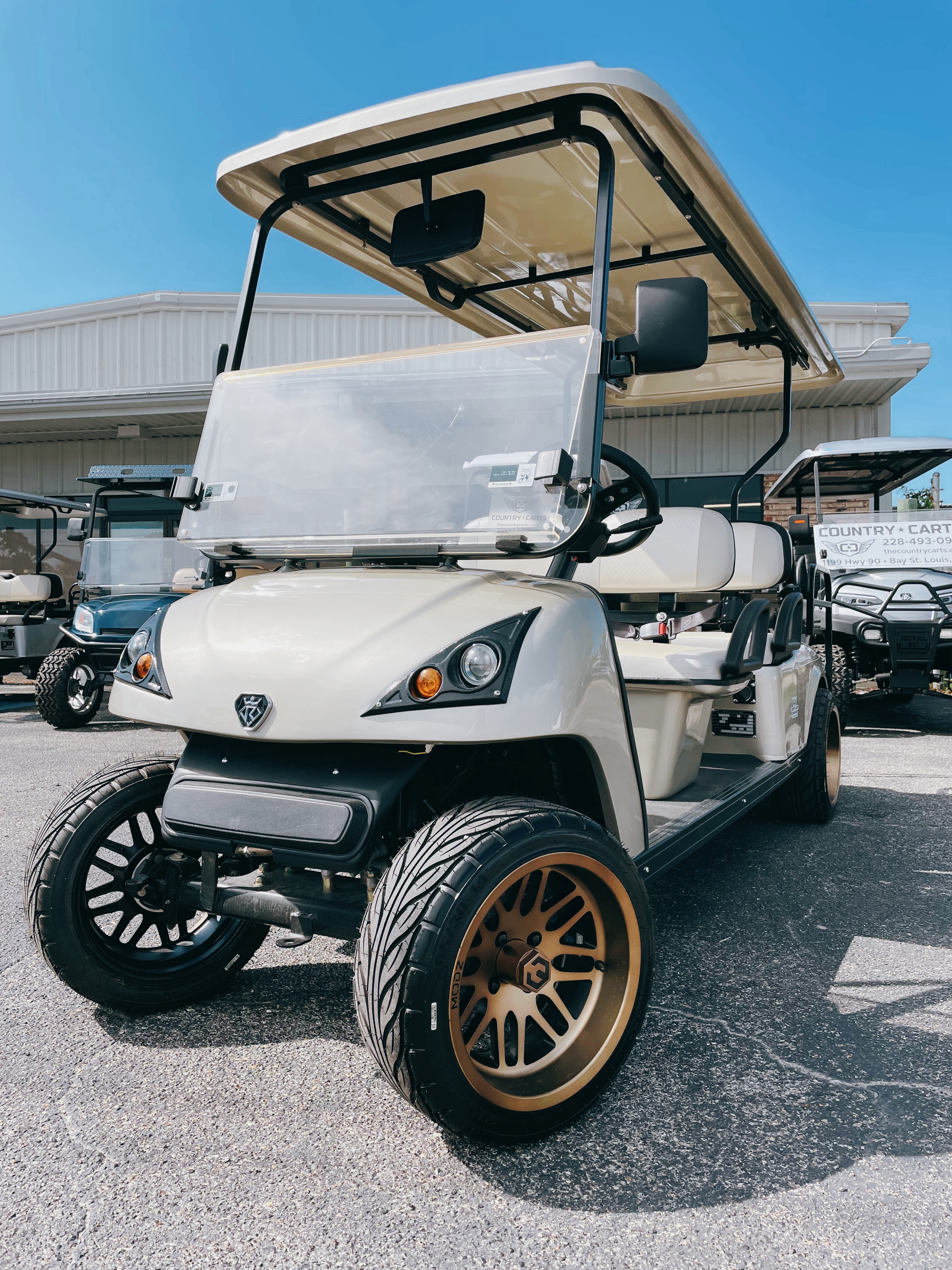 2022 Royal EV Monarch 6 Seater Lithium