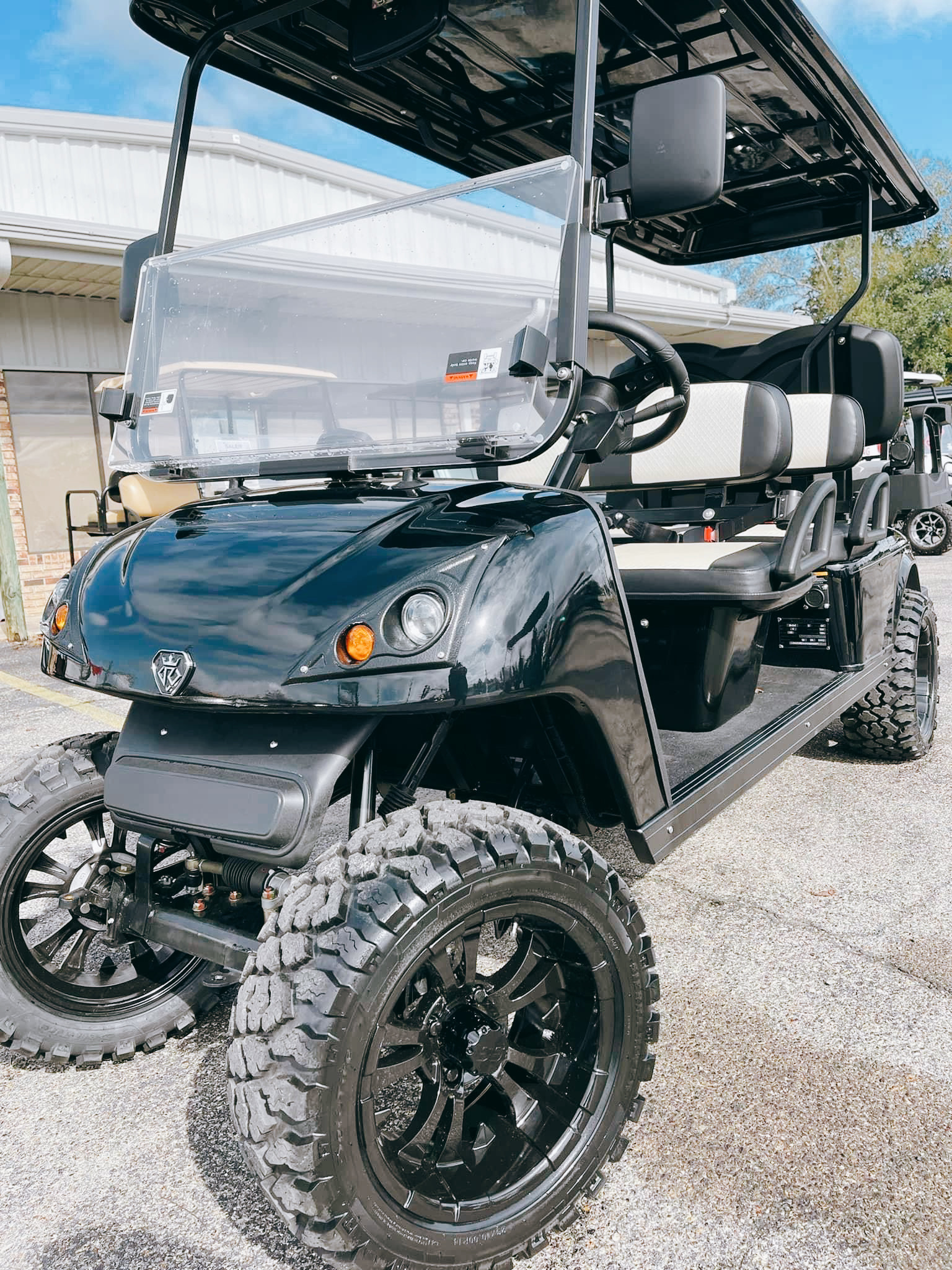 2023 Royal EV Monarch 6 Seater Lithium Lifted 