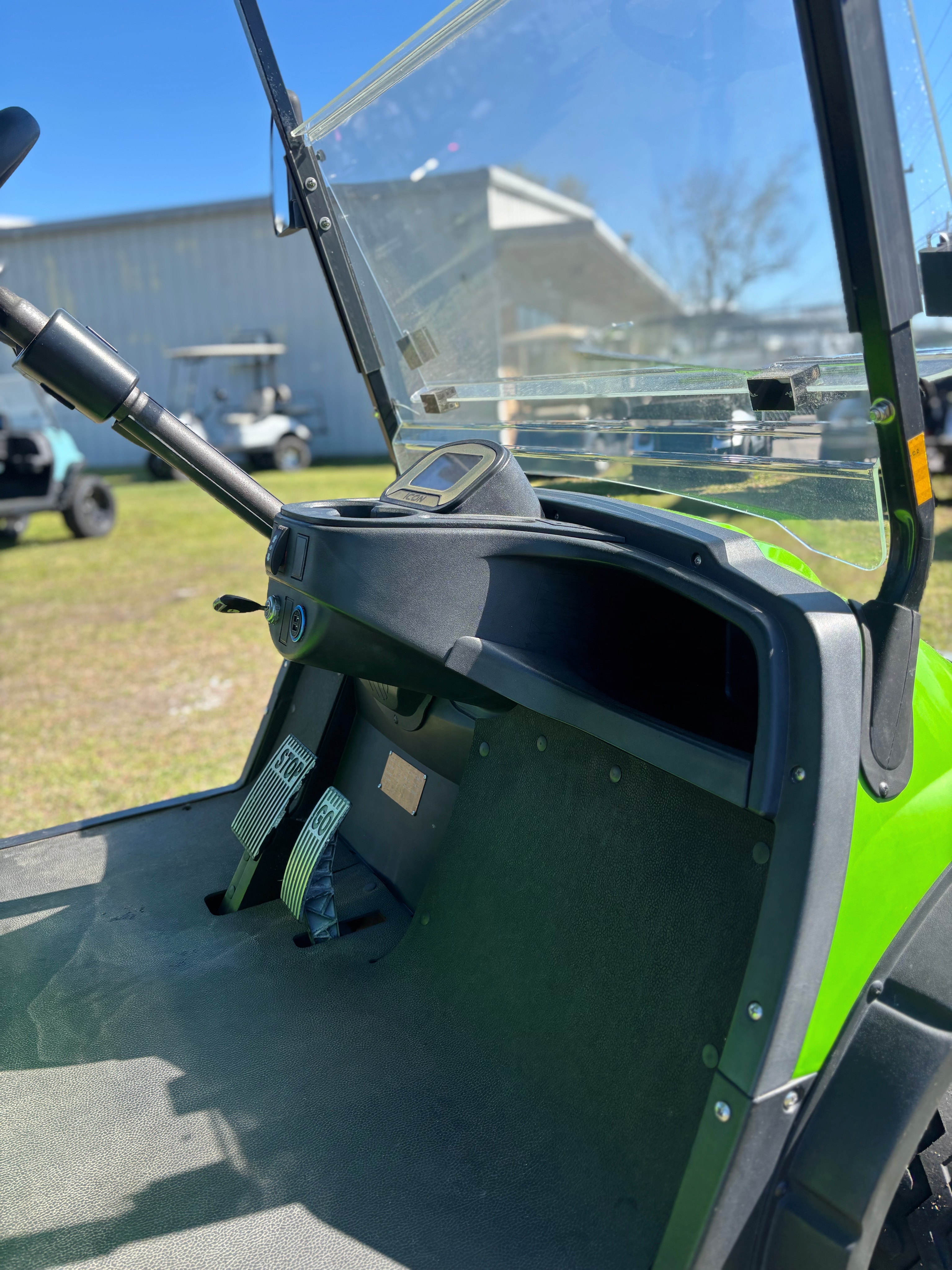 2022 Icon i40L Golf Cart 