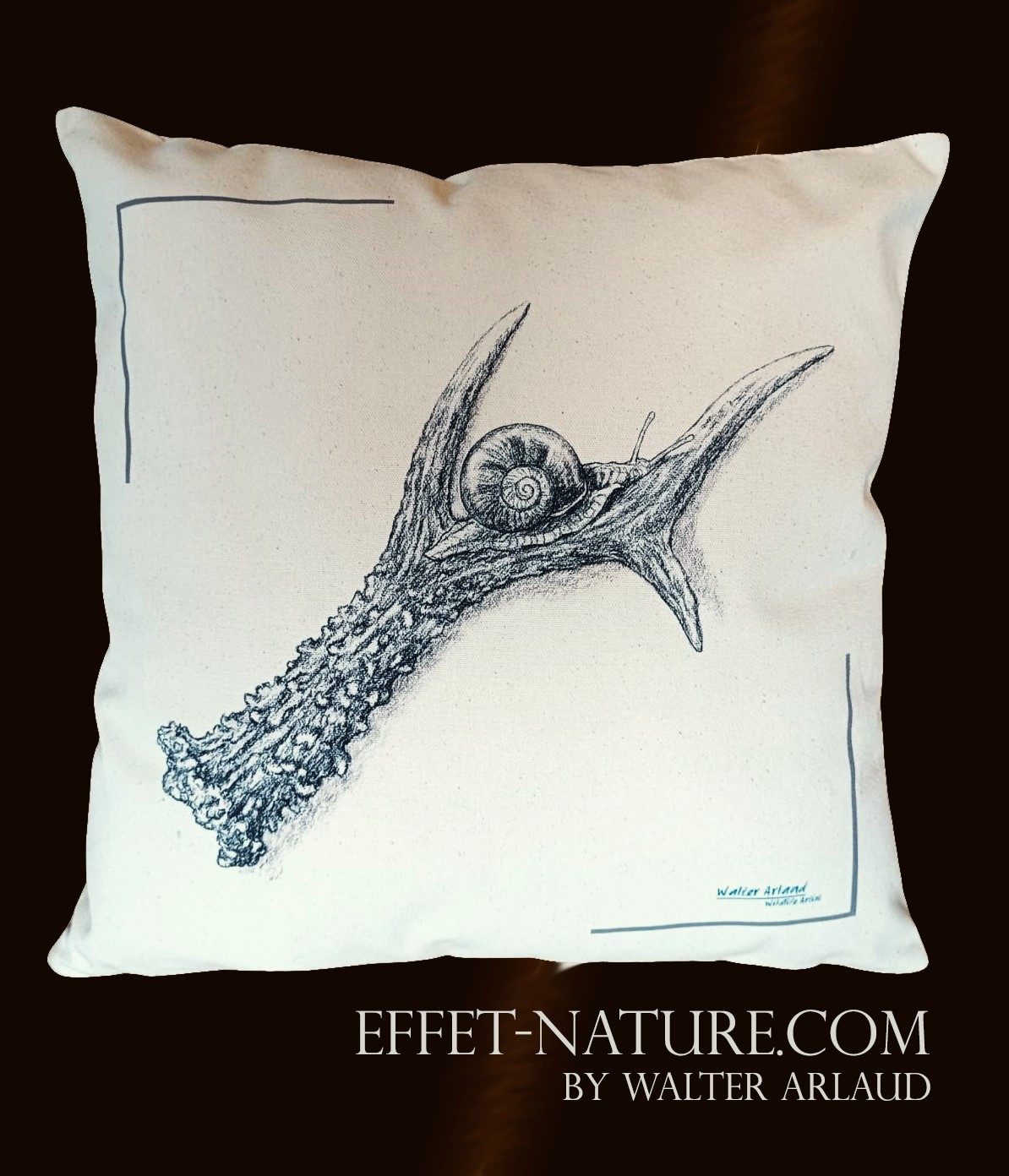 Coussin décoratif "Mue de Chevreuil et escargot"