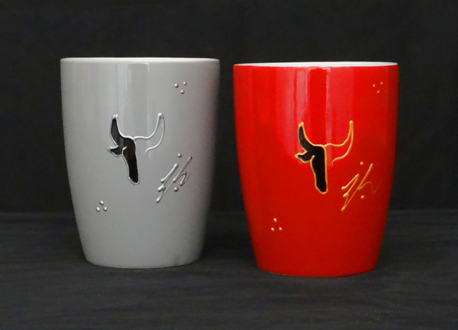 Mug Gris & Mug Rouge avec Tête de Taureau