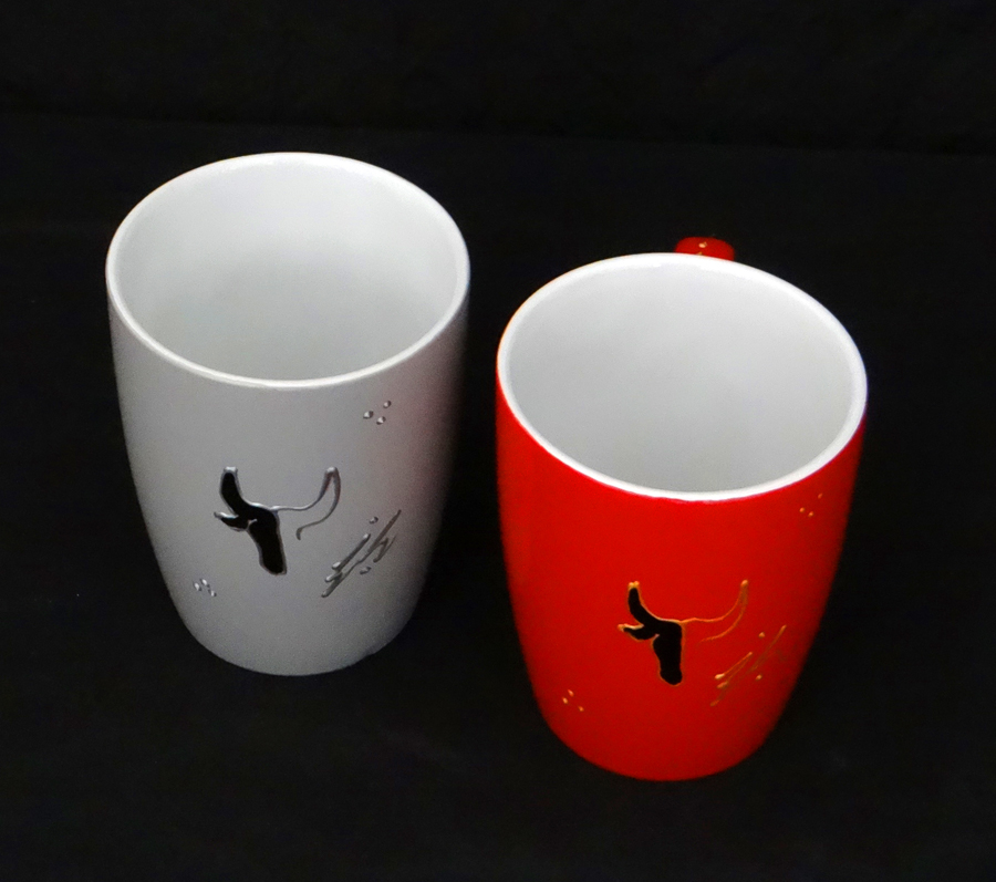 Mug Gris & Mug Rouge avec Tête de Taureau