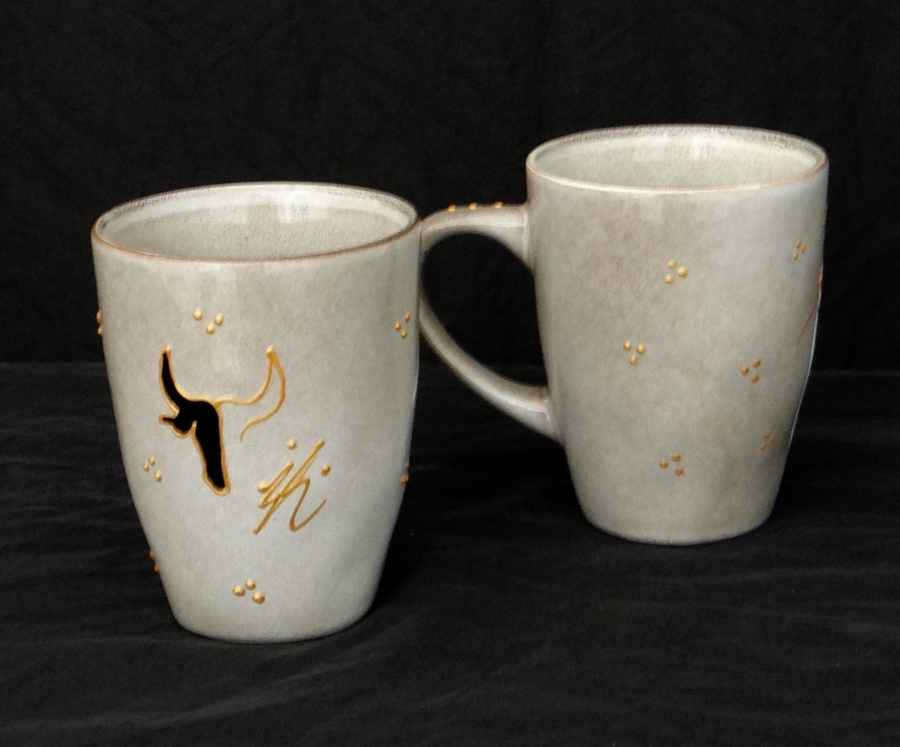 Ensemble de 2 Mug Gris Taupe avec dessins Camargue 
