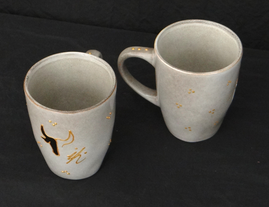 Ensemble de 2 Mug Gris Taupe avec dessins Camargue 