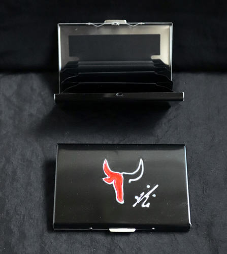 Porte-cartes Métal Noir Taureau Rouge  avec blocage RFID