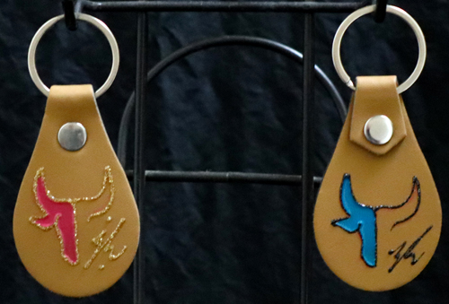 Porte-clés Goutte en cuir PU Camel avec motif taureau