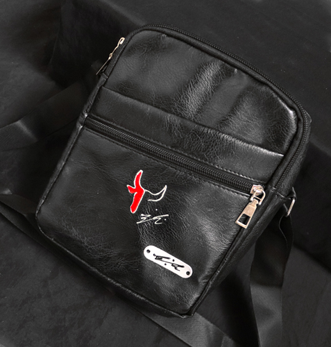 Sacoche en simili cuir noir Taureau