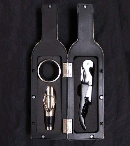 Coffret accessoires à vin en forme de bouteille Taureau