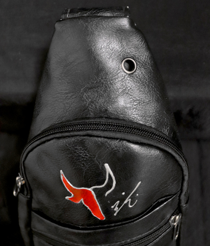 Sac Poitrine en Cuir PU Taureau Rouge