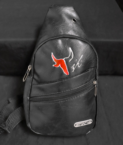 Sac Poitrine en Cuir PU Taureau Rouge