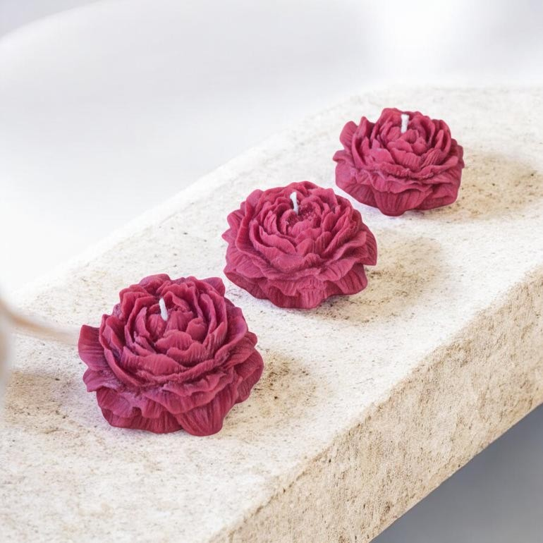 Rankų darbo rožės formos sojų vaško žvakė 