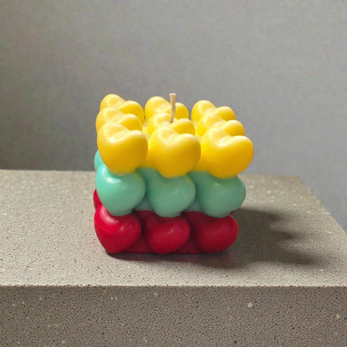 „Širdžių kubas“ – trispalvė sojų vaško žvakė