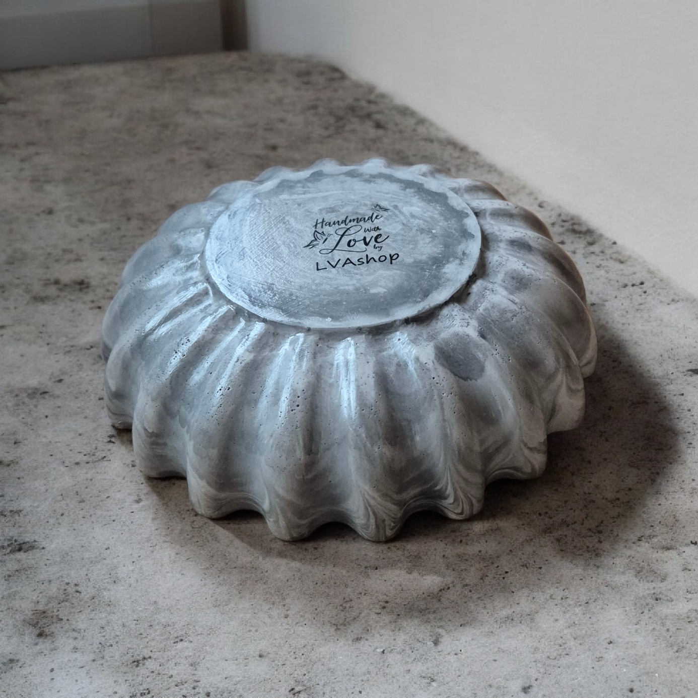 Rankų darbo keramikinė vazelė