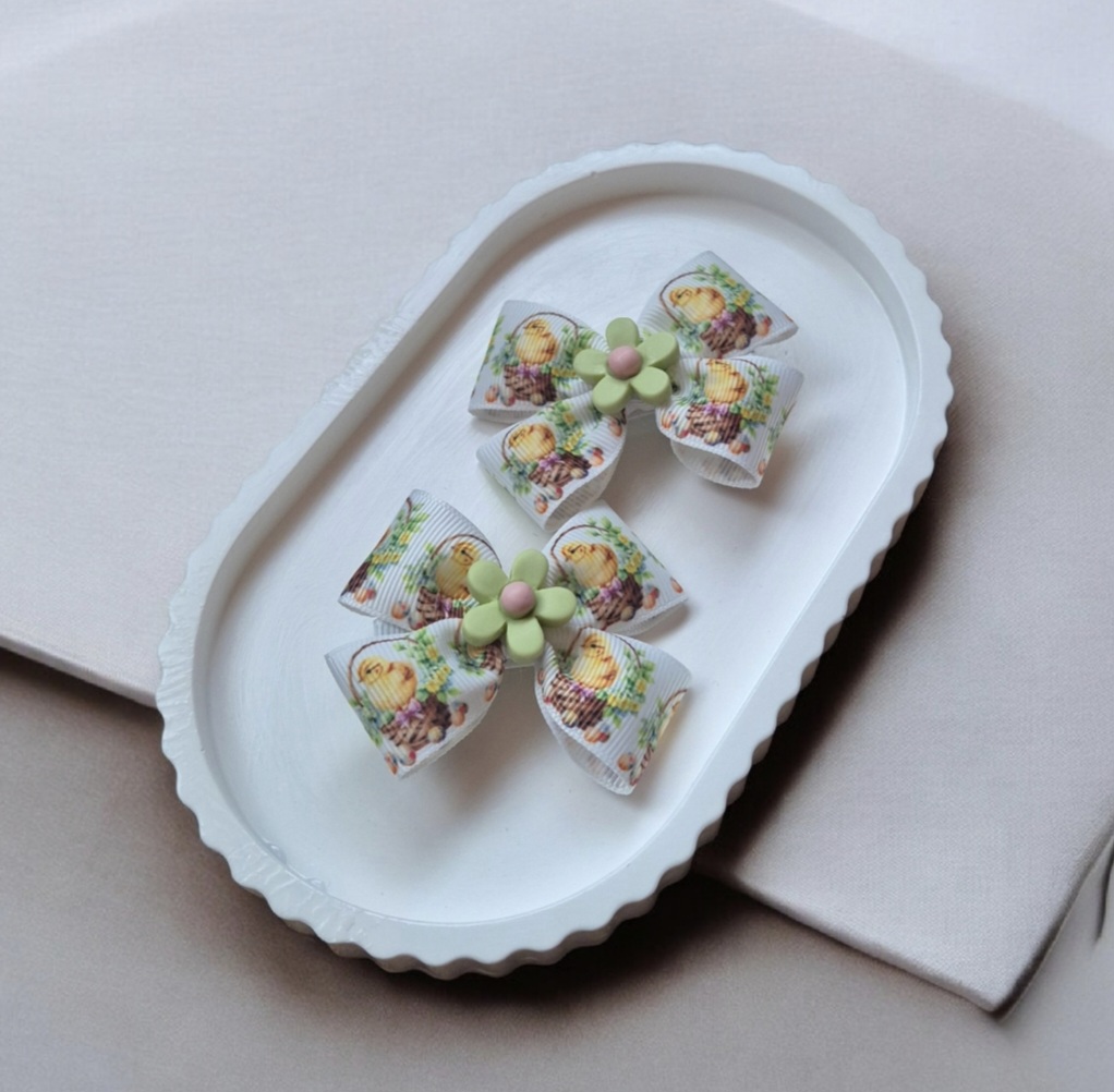 Vaikiški plaukų segtukai ir gumytės su velykiniais viščiukų kaspinėliais – pavasario aksesuarai mergaitėms