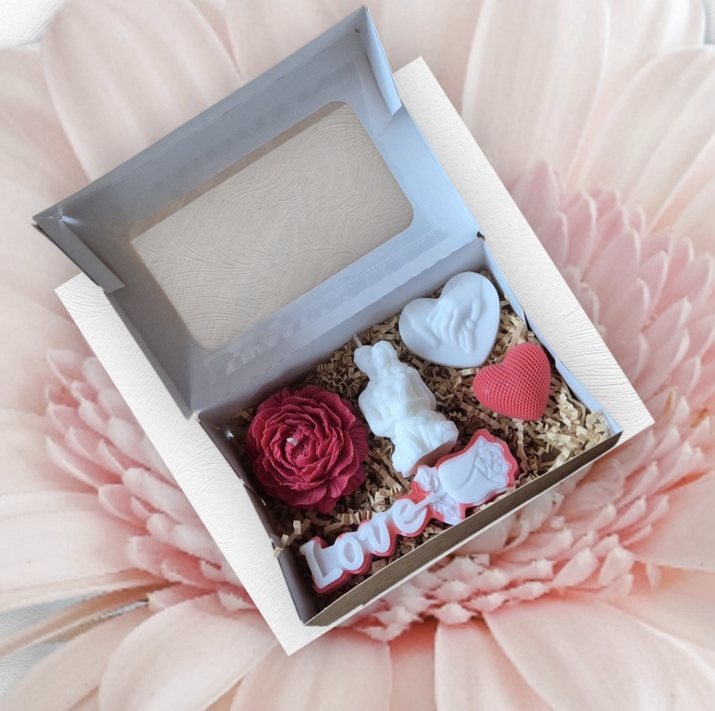 Romantiškas sojų žvakių ir muilo rinkinys "Poros meilė"