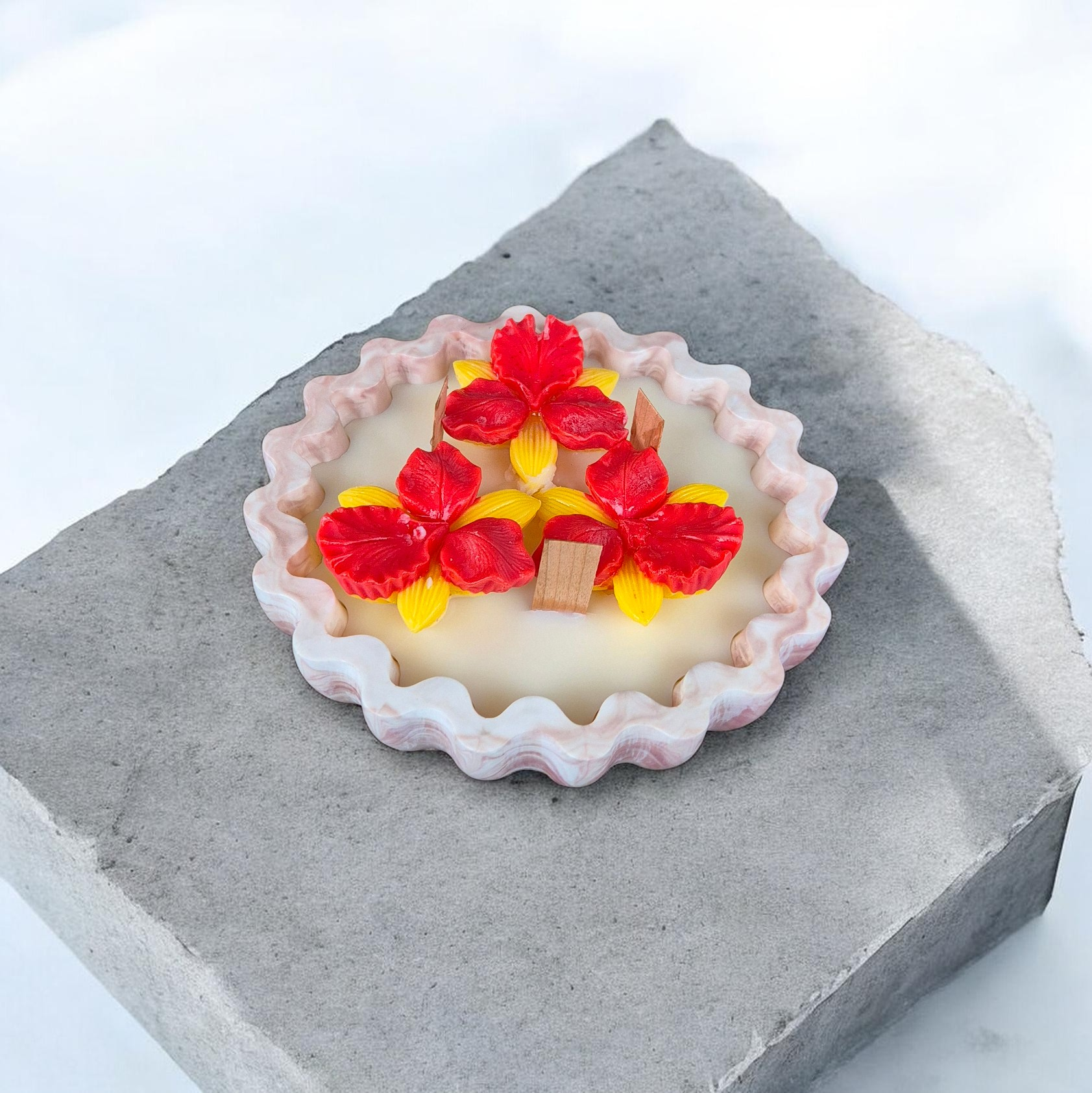 Sojų vaško žvakė „Orchid Trio“ marmuriniame indelyje