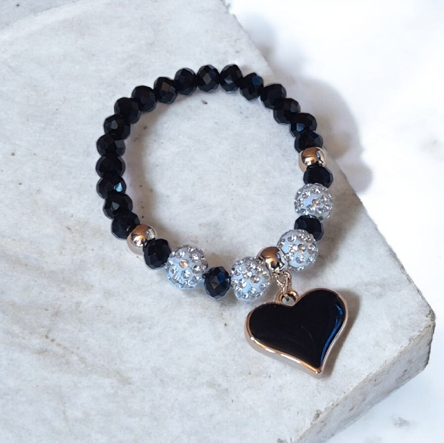 Juodų faktūrinių karoliukų apyrankė