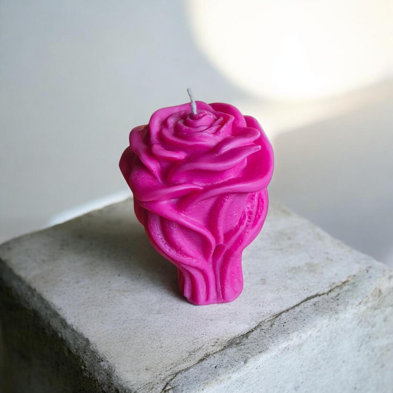 „Rožių sapnas“ – rankų darbo sojų vaško žvakė