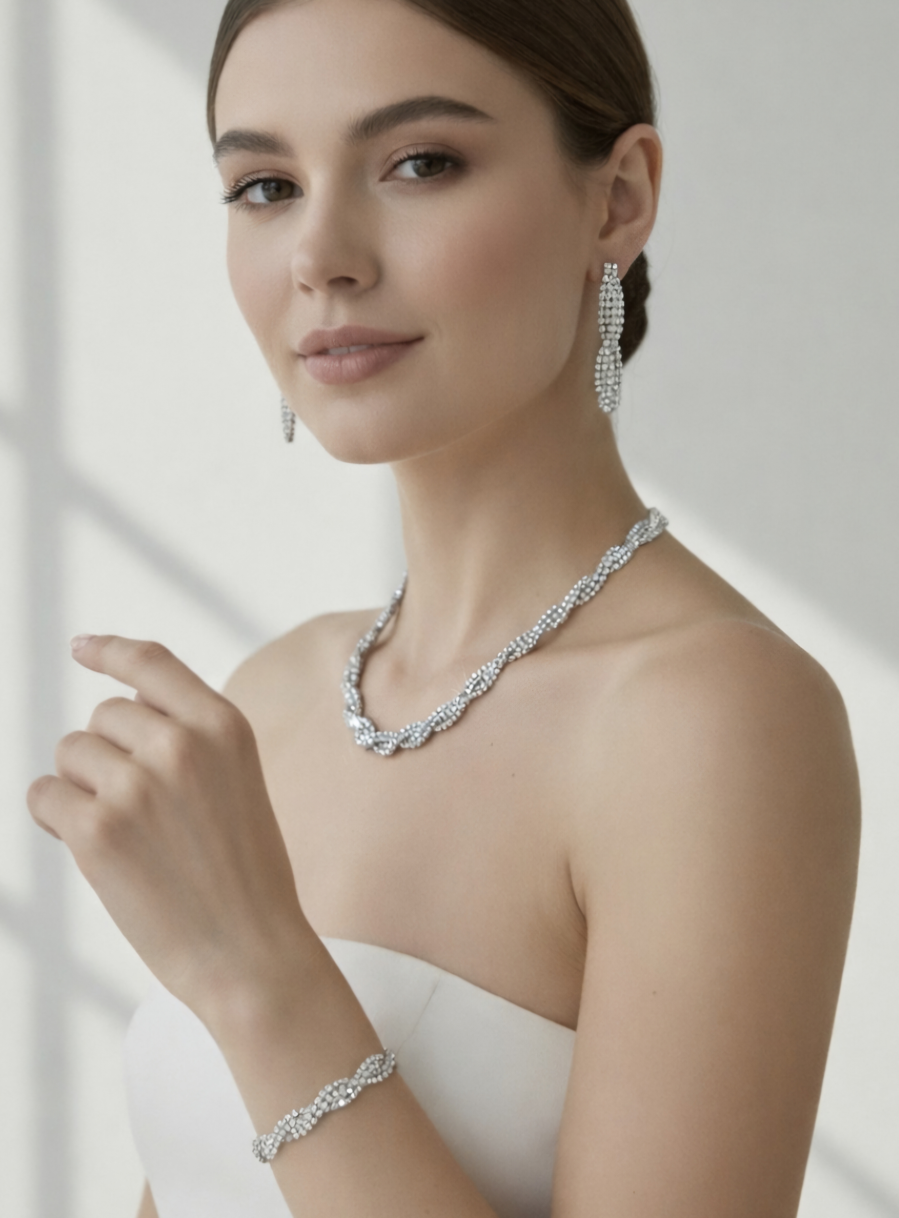 Elegantiškas žėrinčių akučių komplektas: kaklo papuošalas, apyrankė ir auskarai
