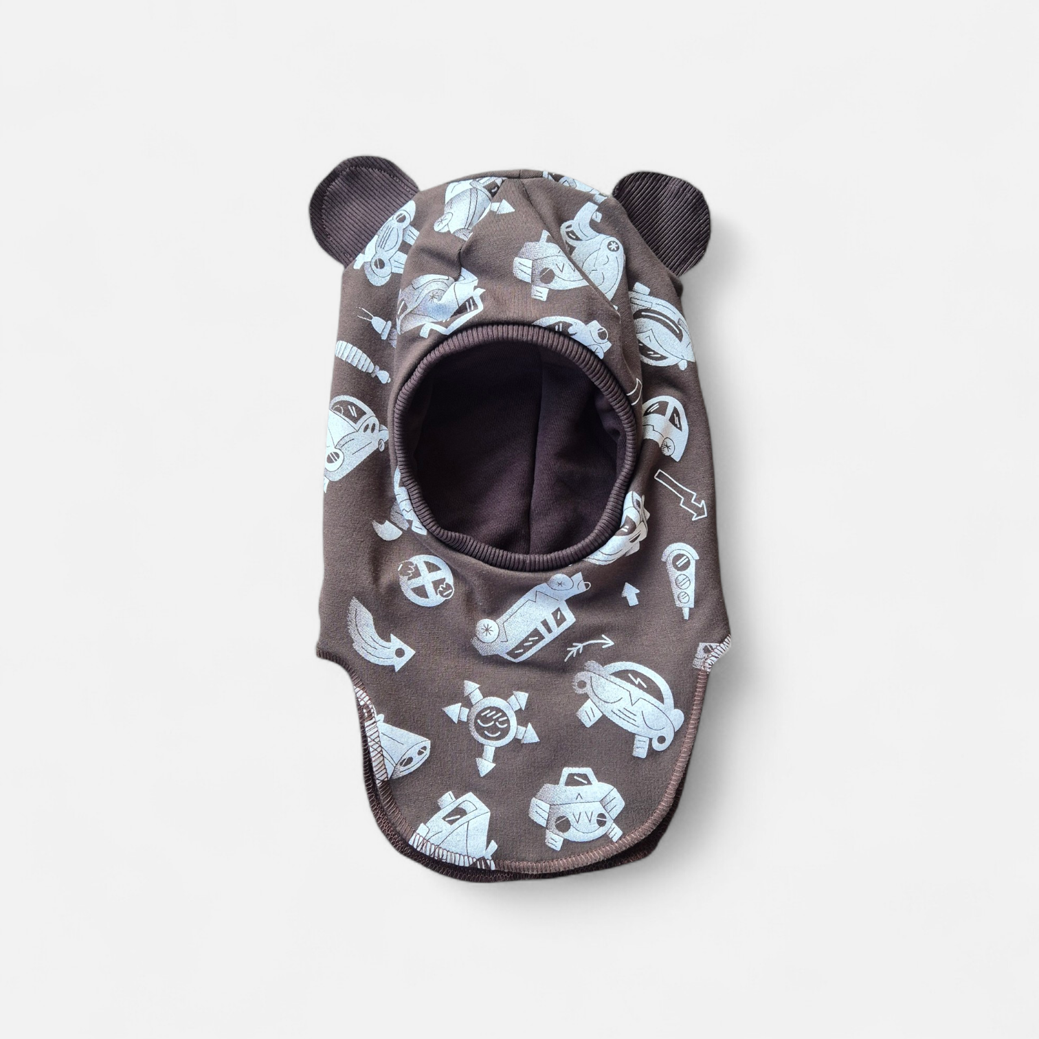 Vaikiškas rudas šalmukas su baltomis mašinėlėmis ir ausytėmis