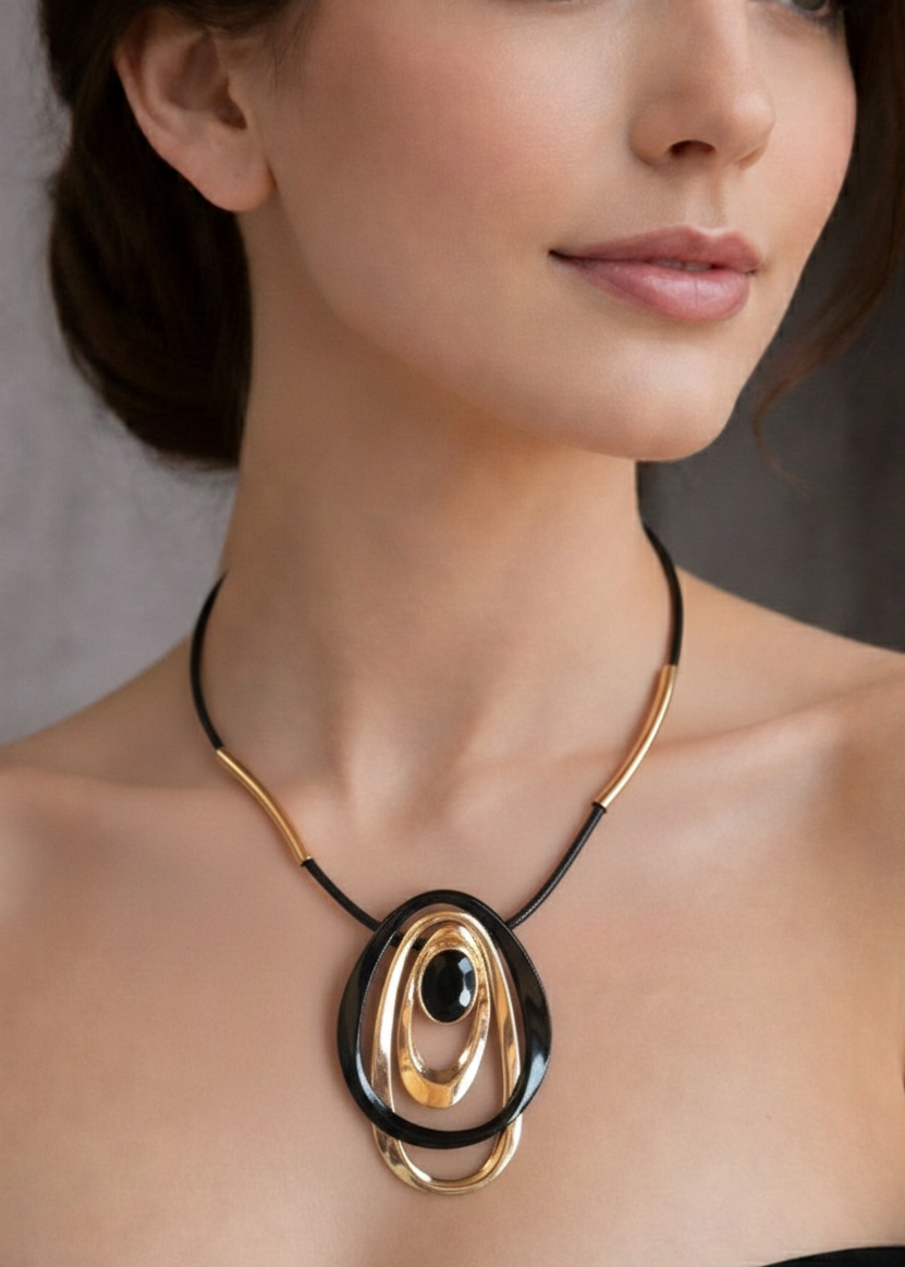 Moderni juoda–aukso elegancija kaklo vėrinys